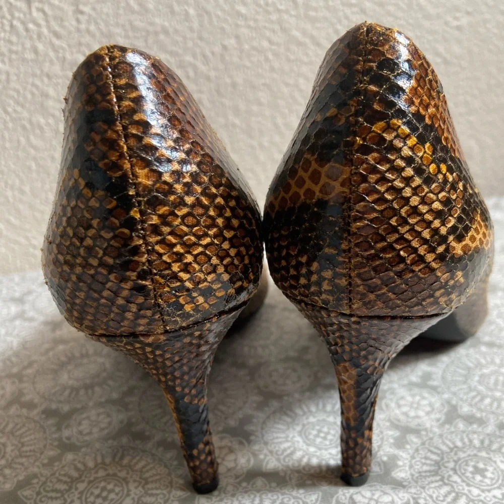 I.N.C~Sleek~Shiny~Snakeskin Design~Faux Leather~Pointed Toe~Pump~Heel~Size 6